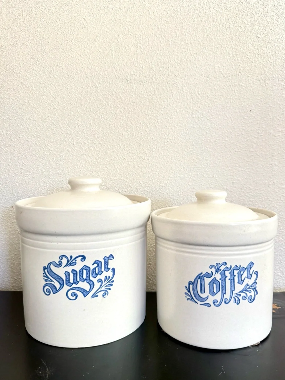 Pfaltzgraff Yorktowne Set Stoneware Sugar Coffee Canisters White Blue USA Made
